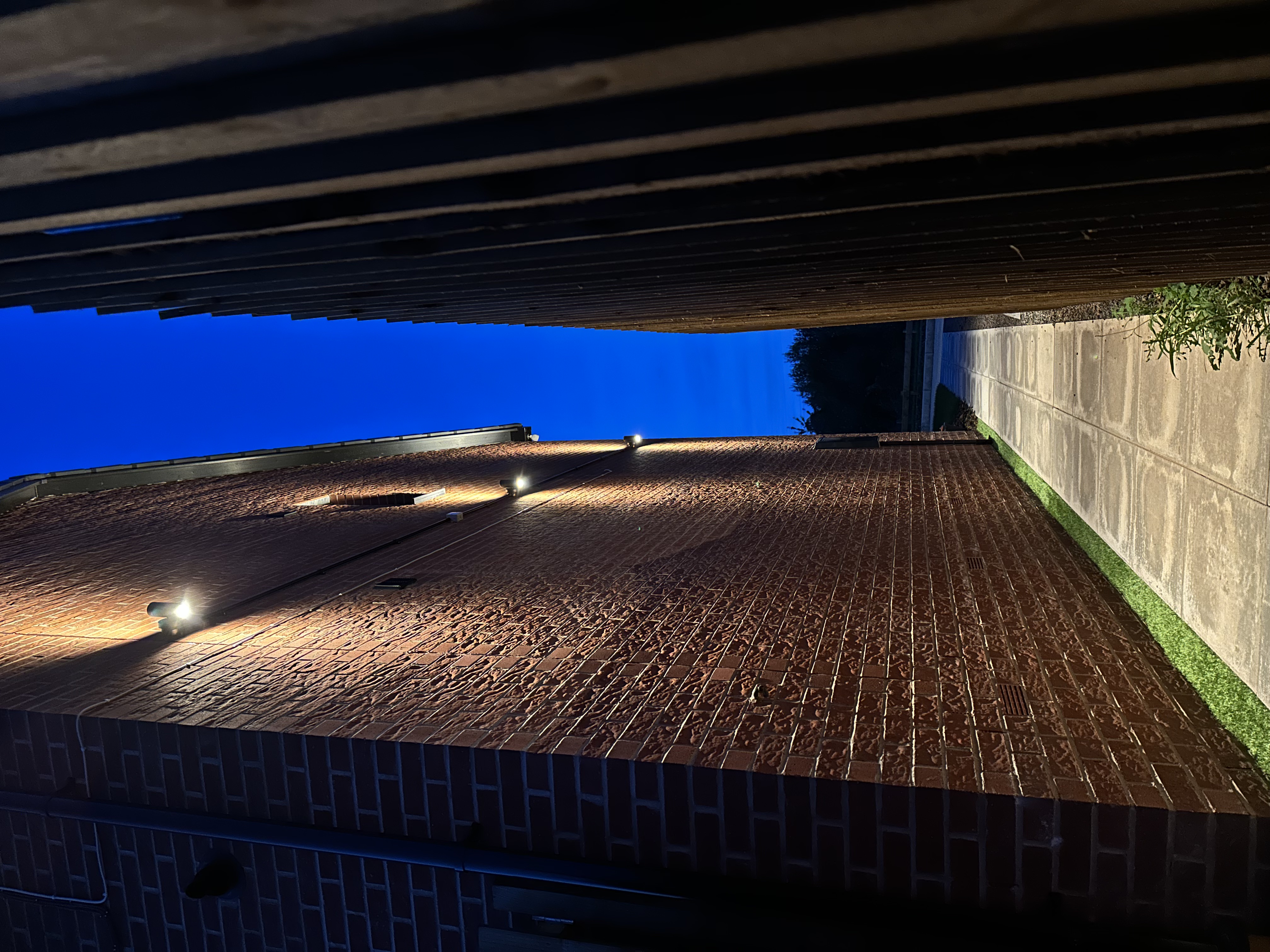 Architectural exterior lighting installation